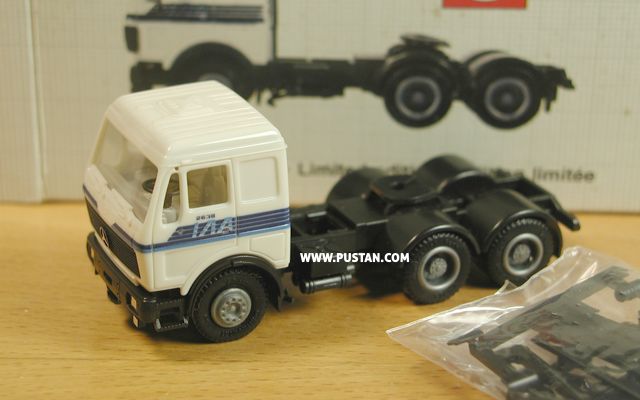 Sondermodell anläßlich der 1. herpa IAA Nürnberg Limitierte Auflage Limited editon limitée Auto Modelle Maßstab Scale Echelle H0/1:87 Daimler-Benz 2638 S 811768 IAA