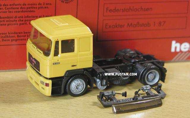MAN F2000 Evo Ultraliner Solozugmaschine 2a 19.446 146173