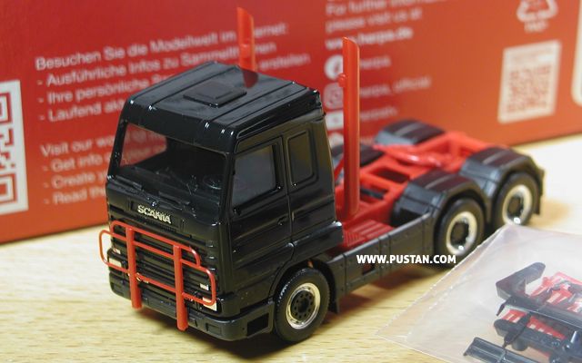 316743-002 Scania 143 Streamline Solozugmaschine 3-achs (6x4) mit Dachträger, Rammschutz und Highpiges, schwarz 500 316743-002